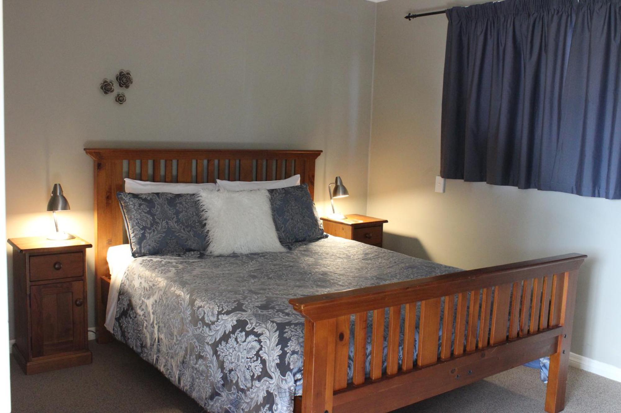 Blue Thistle Cottages Te Anau Bagian luar foto