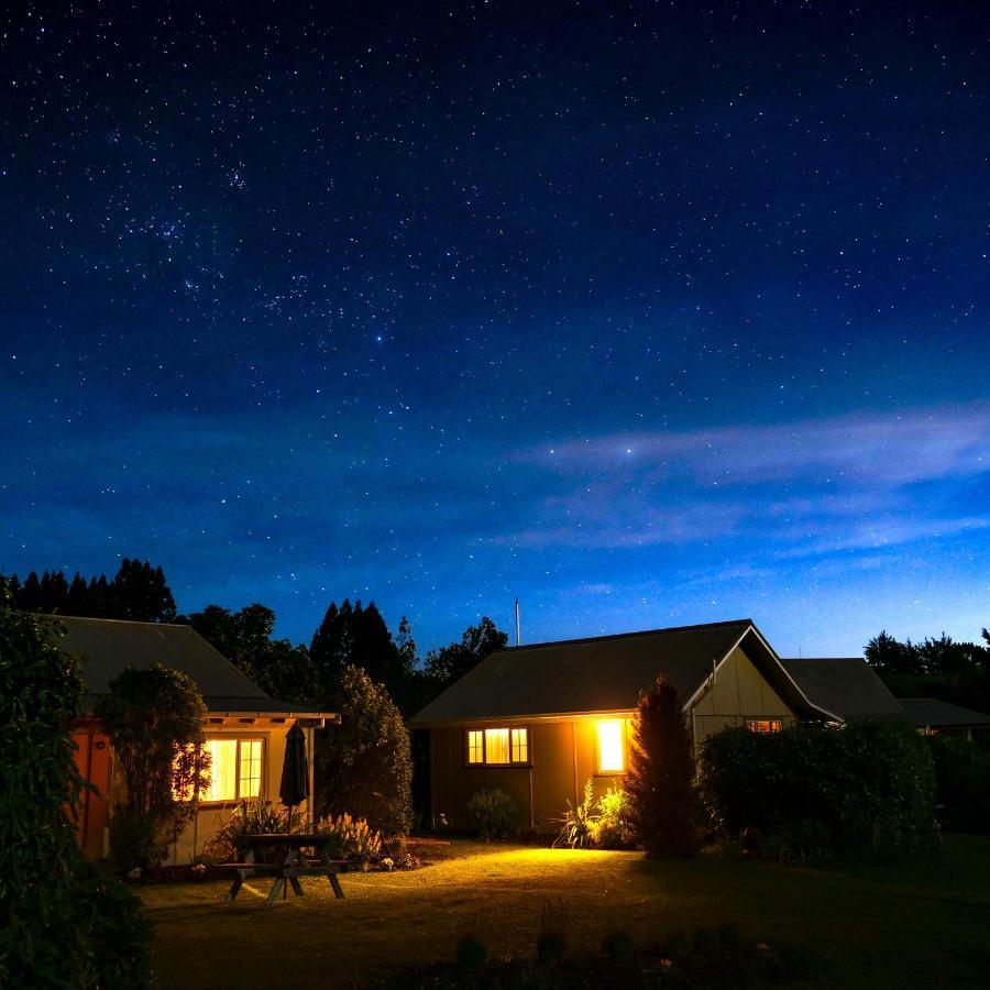 Blue Thistle Cottages Te Anau Bagian luar foto