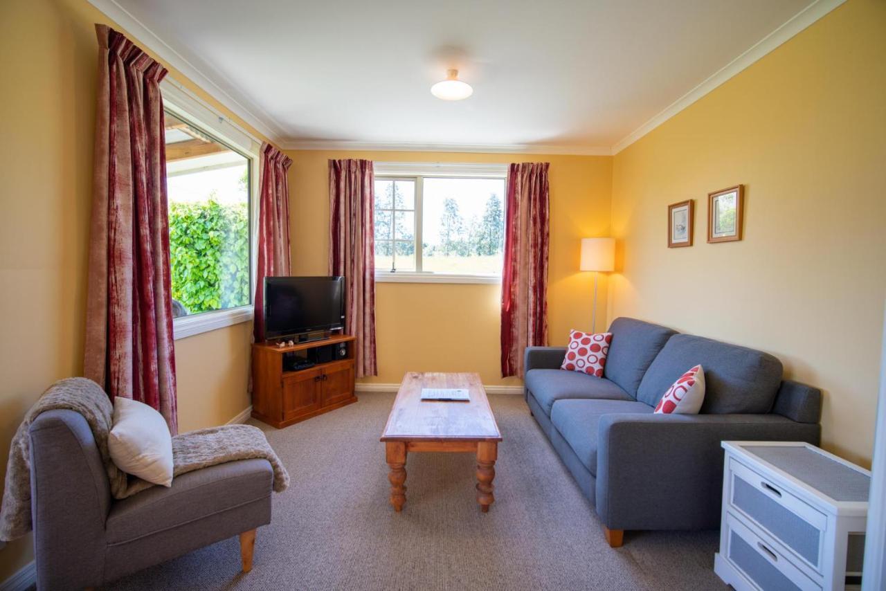 Blue Thistle Cottages Te Anau Bagian luar foto